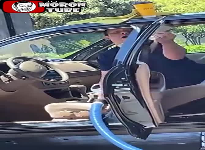 Video :When an addict goes to the car wash, drugs are awful!